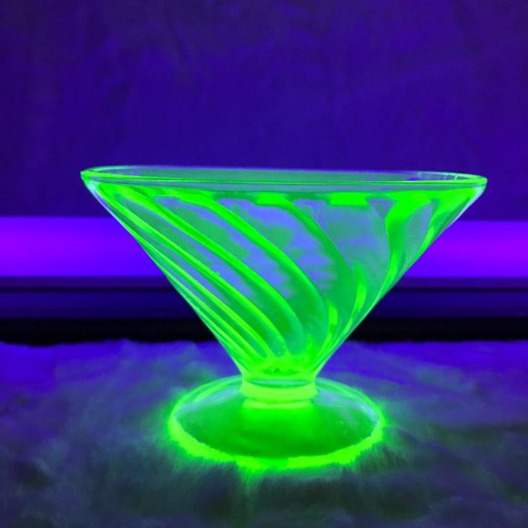 Vaseline Uranium Federal Glass Swirl Dessert Cup #49 - Picture 2 of 7